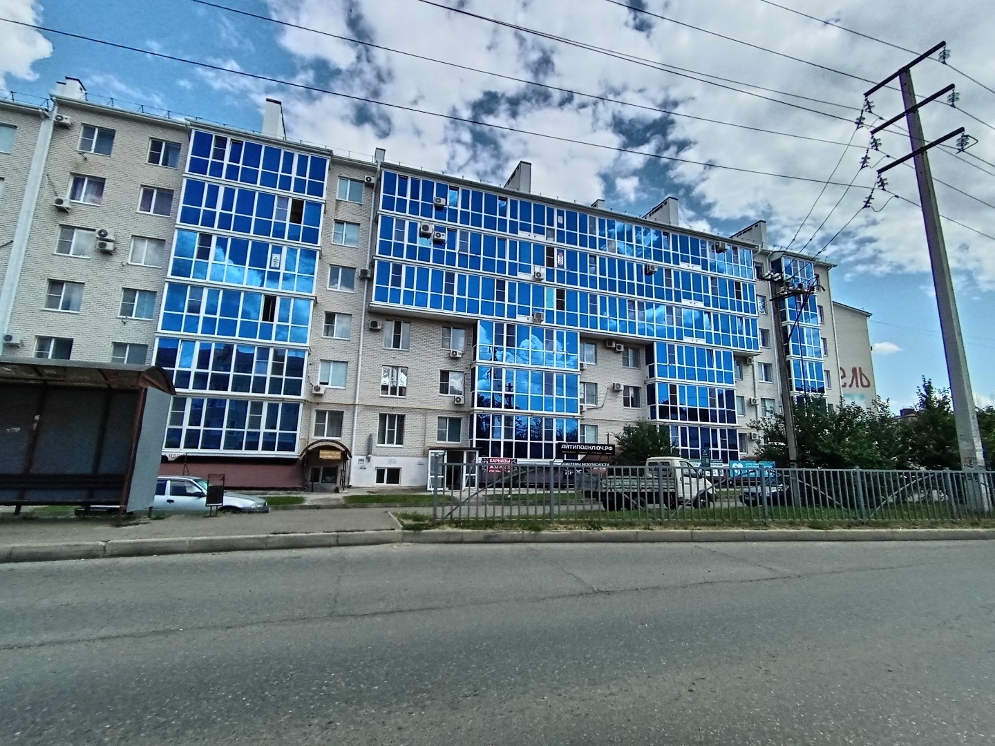 В продаже однокомнатная квартира в ЦЕНТРЕ города.
Вся инфраструктура в пешей близости :магазины сетевые, школы, детские сады, Аллея Здоровья, аптеки, кафе, рынок, бесперебойное маршрутное движение и т.д
В квартире косметический ремонт, остаётся встроенный кухонный гарнитур, техника, сплит система.
Р