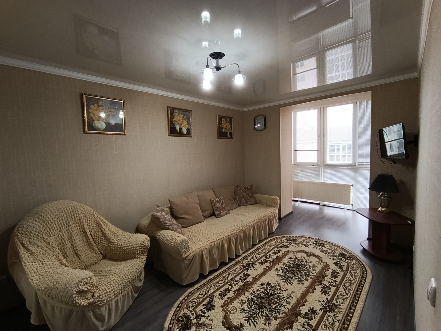 1 комн. квартира на 6 этаже без лифта с индивидуальным отоплением в ЖК АКВАРЕЛЬ



В квартире выполнен отличный ремонт из качественных материалов в светлых тонах



Все что есть на фото остается будущему собственнику, кроме телевизора.



Развитая инфраструктура:

Школы
Сады
Аллеи для спорта и про