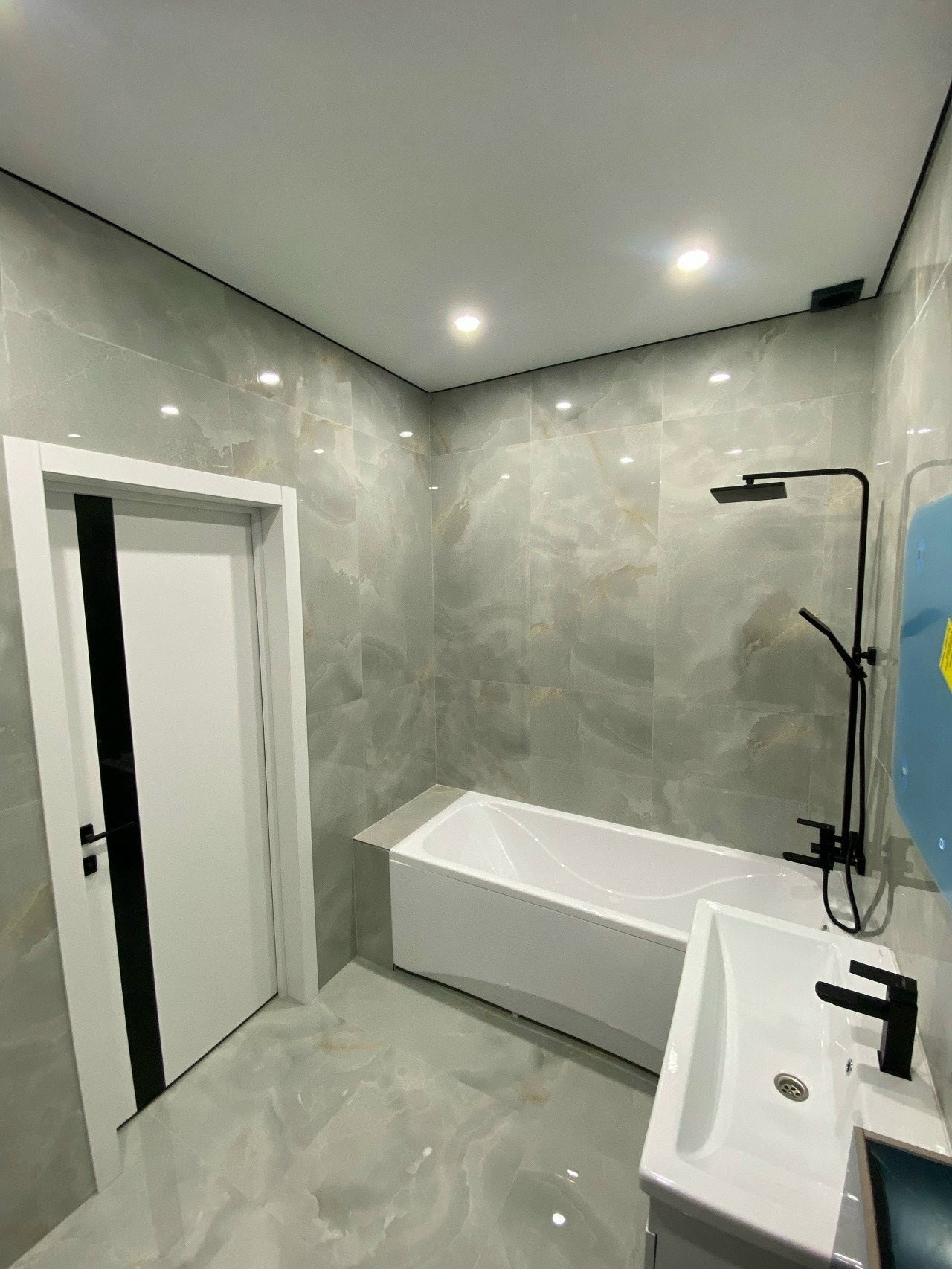 Дом с ремонтом от застройщика 
Дизайнерский ремонт 
Уникальное предложения 
так же есть в продаже аналоги
Юридическое сопровождение сделки
Показ в удобное для вас время
записывайтесь на просмотр 