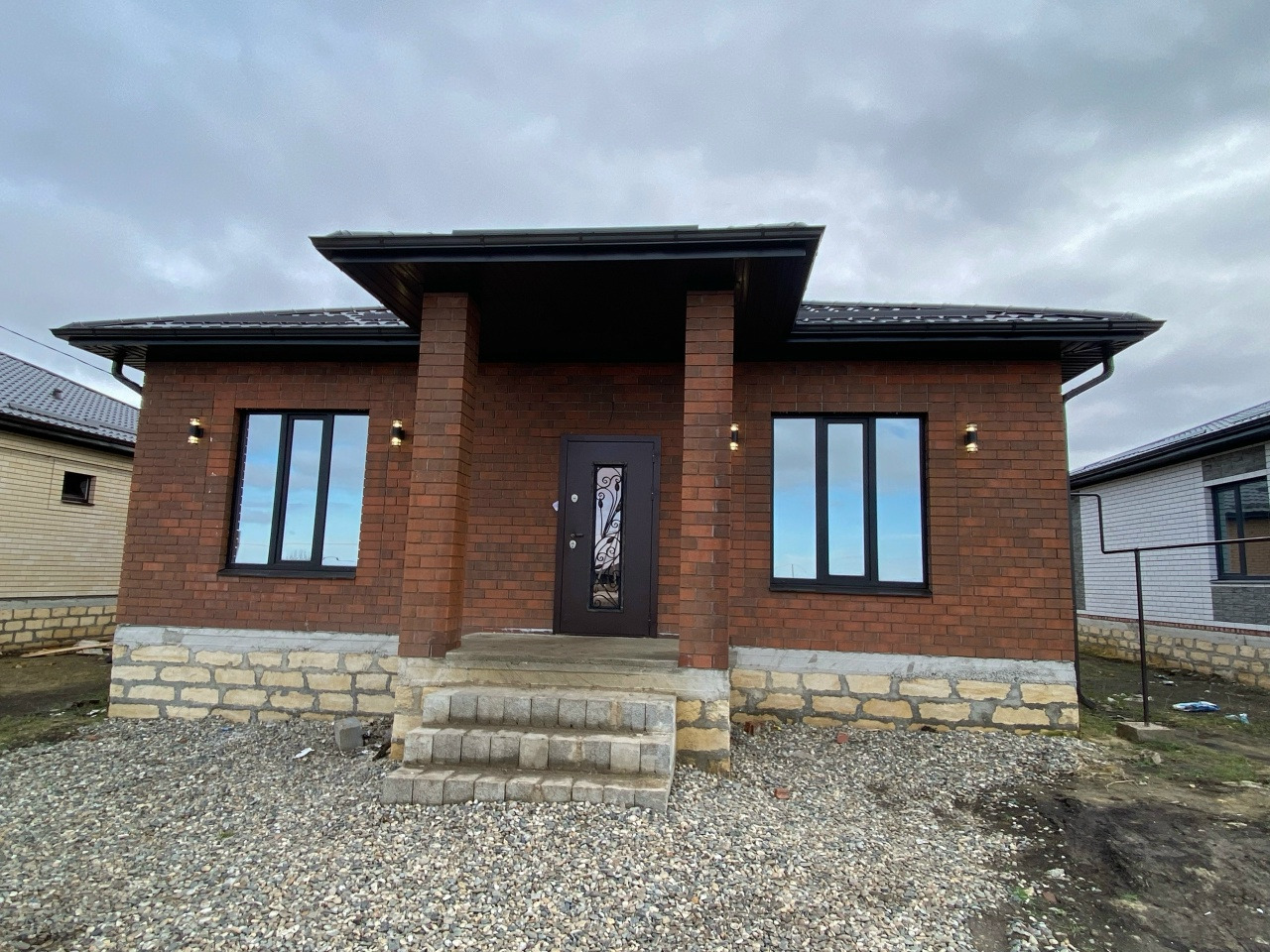 Дом с ремонтом от застройщика
Панорамные окна 
Дизайнерский ремонт 
Уникальное предложения 
так же есть в продаже аналоги
Юридическое сопровождение сделки
Показ в удобное для вас время
записывайтесь на просмотр 